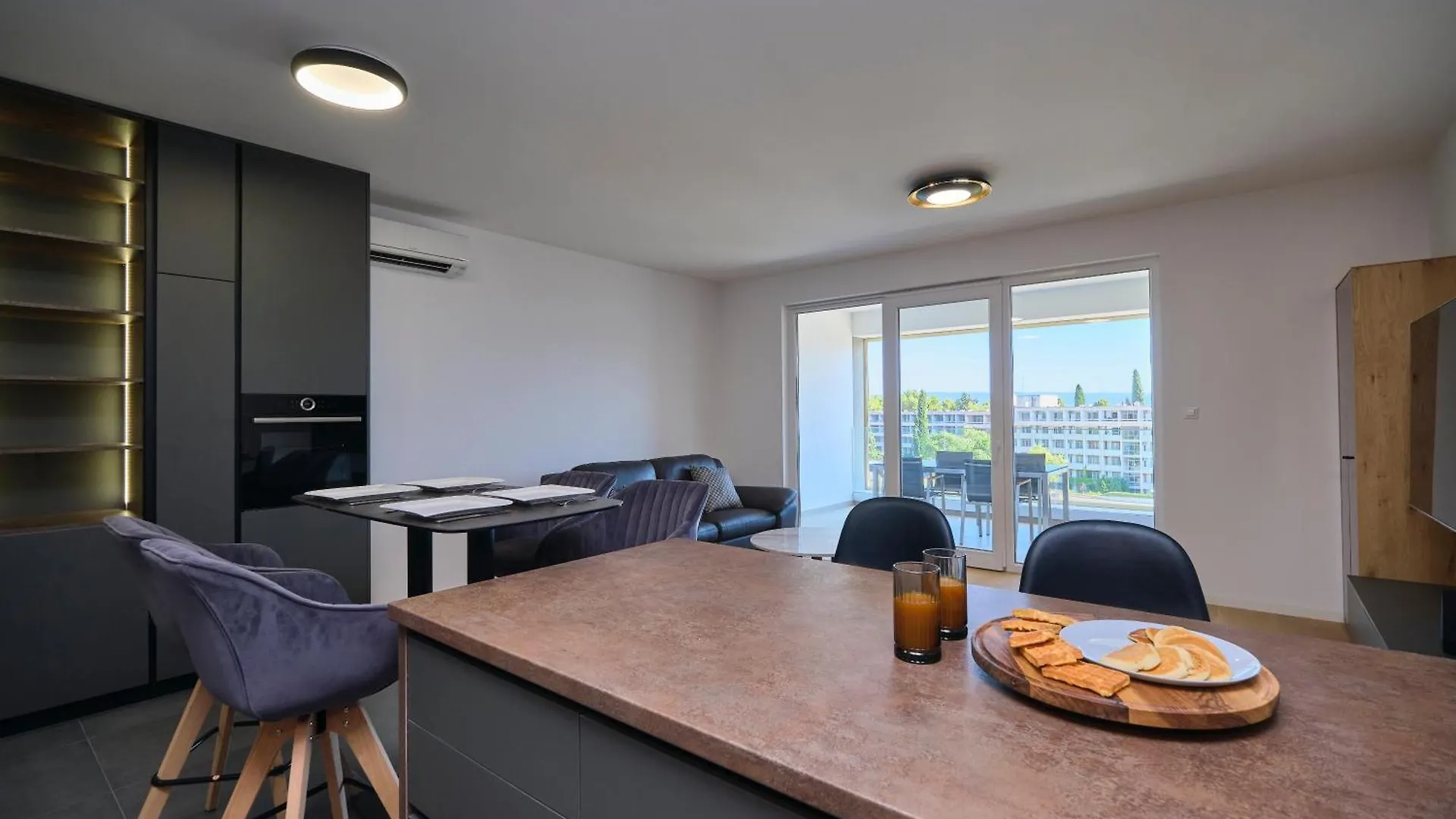 Tropic Night Apartment By Litto 스플리트