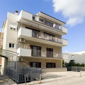Lucia Apartament